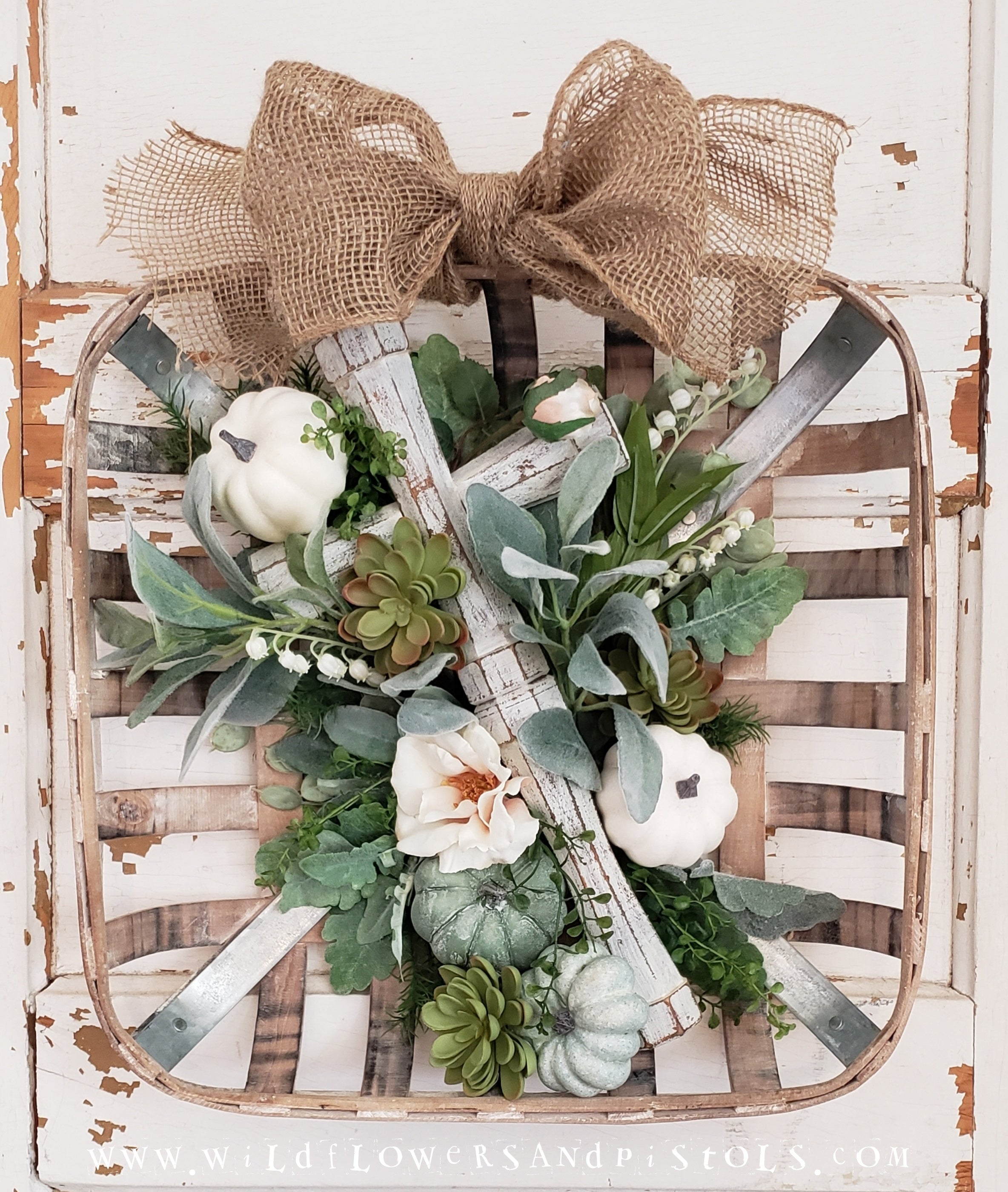 tobacco basket with cotton wreath Decorating Idea from RAZ. So many options....check out the blog post.....you could make a tobacco basket and work for so many occasions. Link is in comments Looking for a fun twist